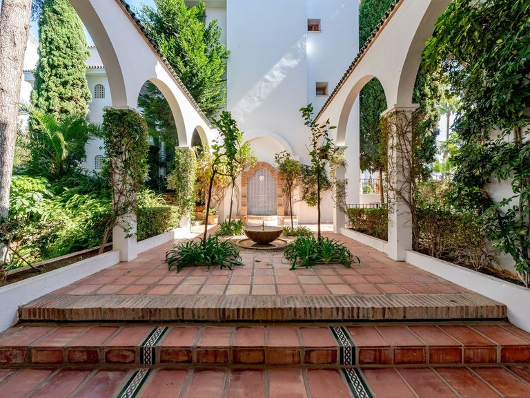 Apartment for Sale in The Golden Mile, Malaga 29