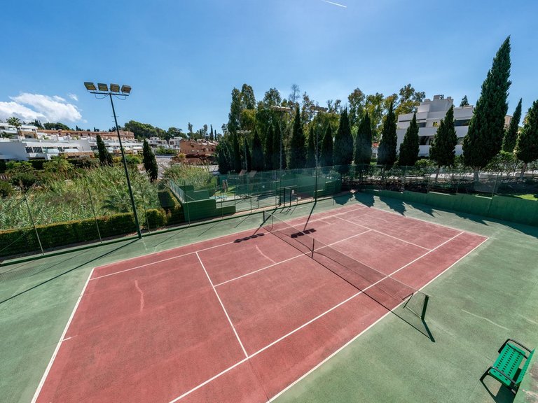 Apartment for Sale in The Golden Mile, Malaga 32