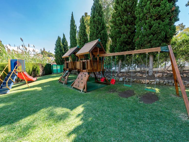 Apartment for Sale in The Golden Mile, Malaga 34