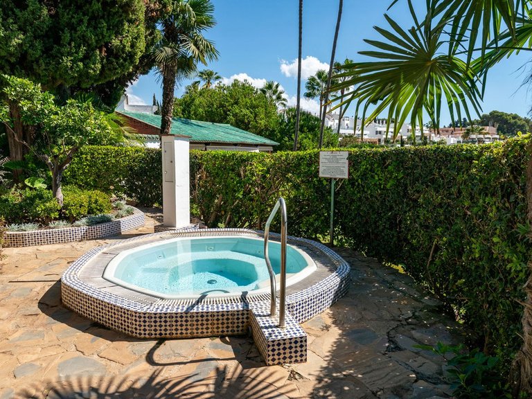 Apartment for Sale in The Golden Mile, Malaga 35