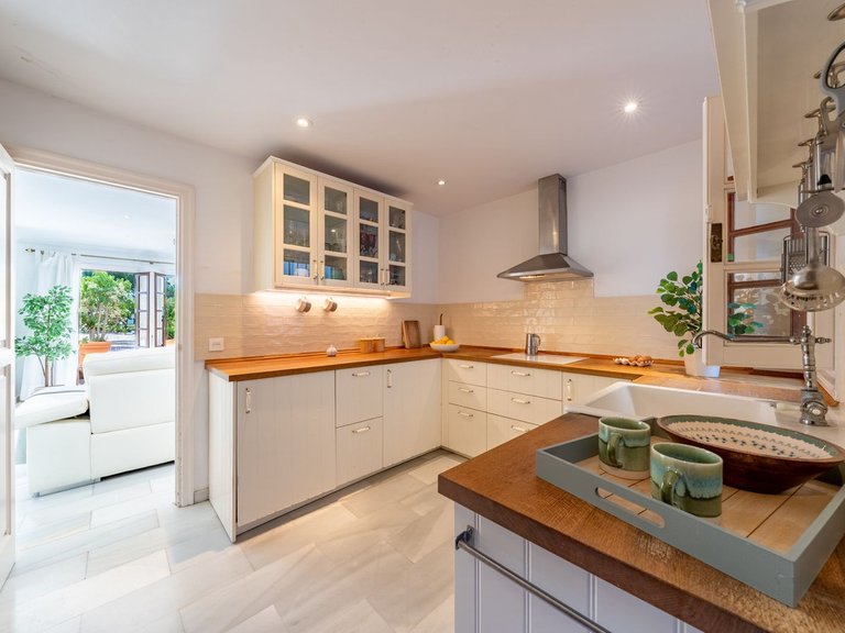 Apartment for Sale in The Golden Mile, Malaga 6