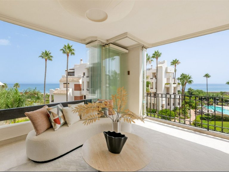 Apartment for Sale in New Golden Mile, Malaga 1