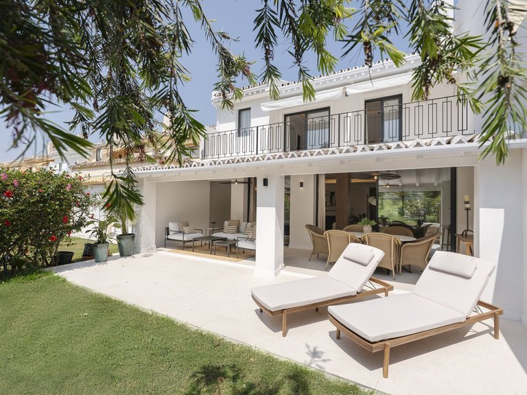 Town House for Sale in Nueva Andalucía, Malaga 1