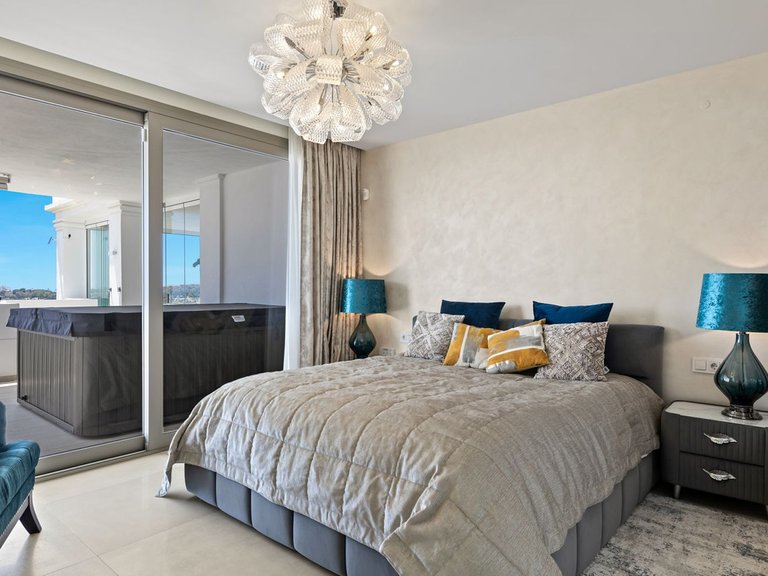 Apartment for Sale in Nueva Andalucía, Malaga 13