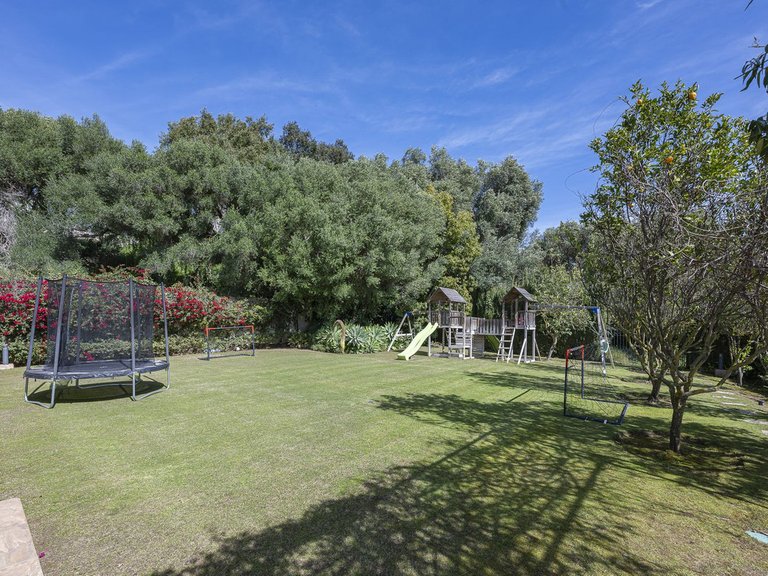 Villa for Sale in Sotogrande, Malaga 28