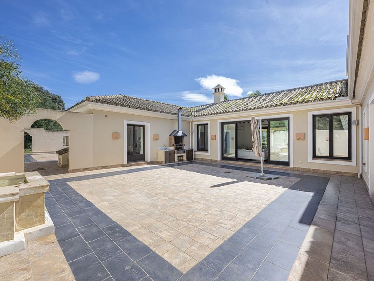 Villa for Sale in Sotogrande, Malaga 8