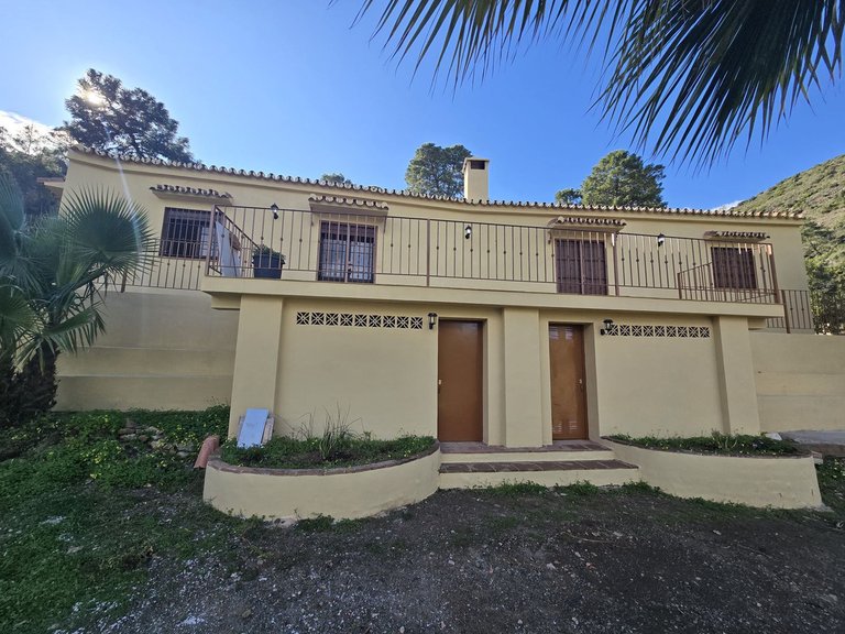 Country House for Sale in Costa del Sol, Monda, Malaga 1