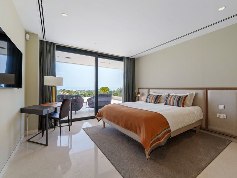 Villa for Sale in Nueva Andalucía, Malaga 13