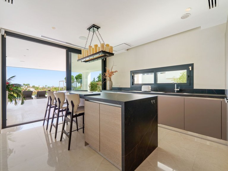 Villa for Sale in Nueva Andalucía, Malaga 20