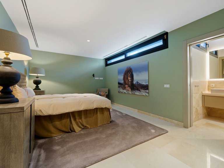 Villa for Sale in Nueva Andalucía, Malaga 38