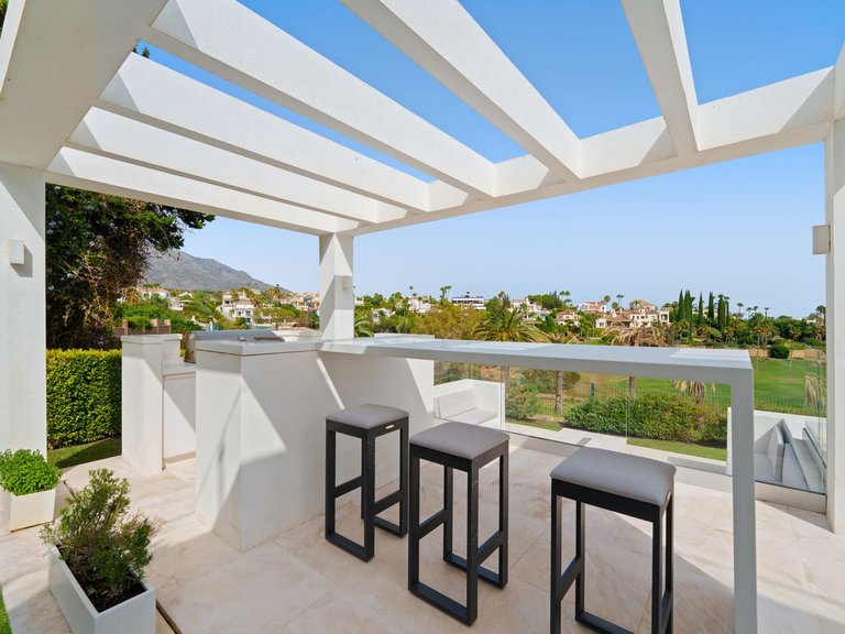 Villa for Sale in Nueva Andalucía, Malaga 5