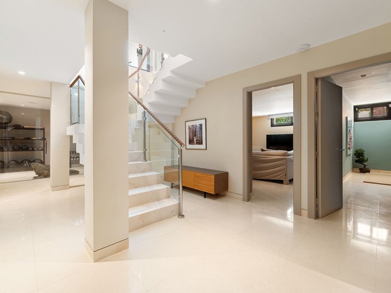 Villa for Sale in Nueva Andalucía, Malaga 9