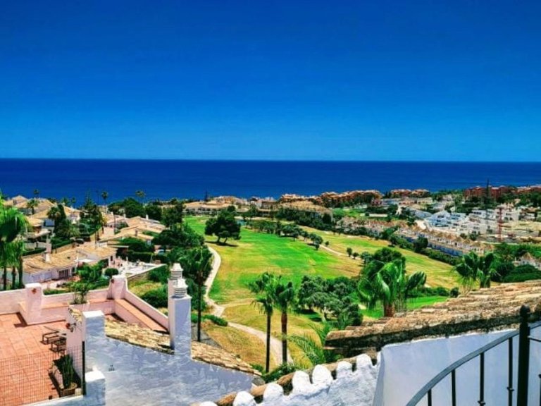 Penthouse for Sale in La Duquesa, Malaga 1