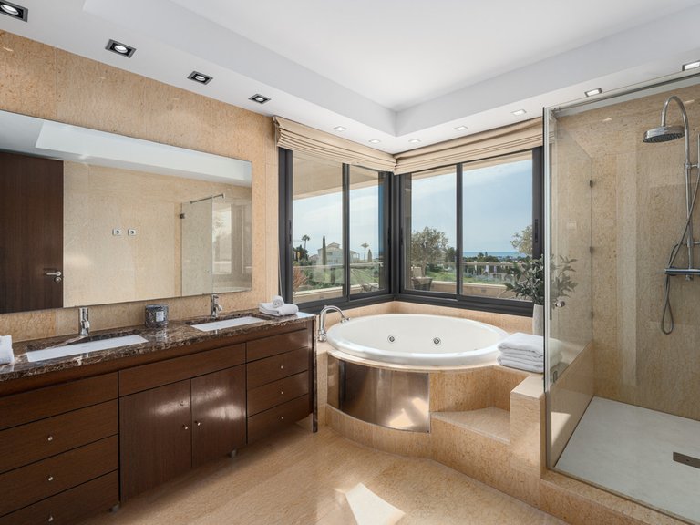 Apartment for Sale in Nueva Andalucía, Malaga 17