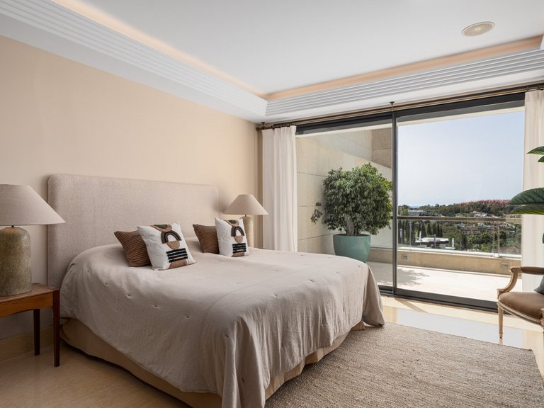 Apartment for Sale in Nueva Andalucía, Malaga 19