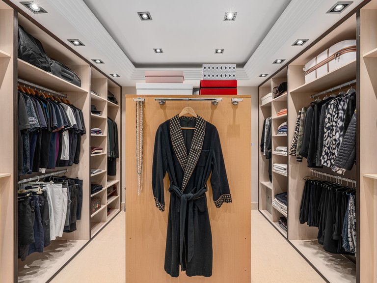 Apartment for Sale in Nueva Andalucía, Malaga 24