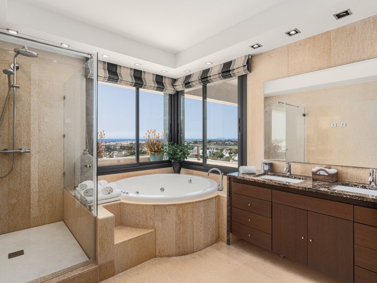 Apartment for Sale in Nueva Andalucía, Malaga 27