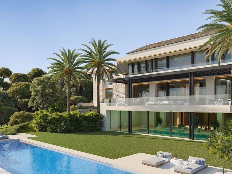 Villa for Sale in The Golden Mile, Malaga 1