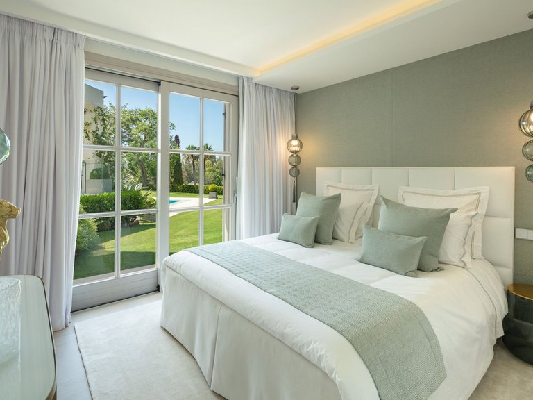 Villa for Sale in Nueva Andalucía, Malaga 13