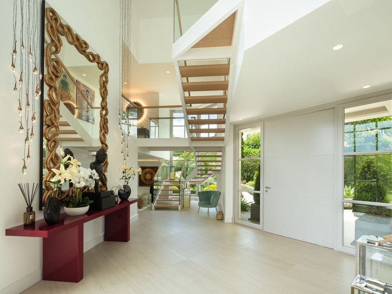 Villa for Sale in Nueva Andalucía, Malaga 28