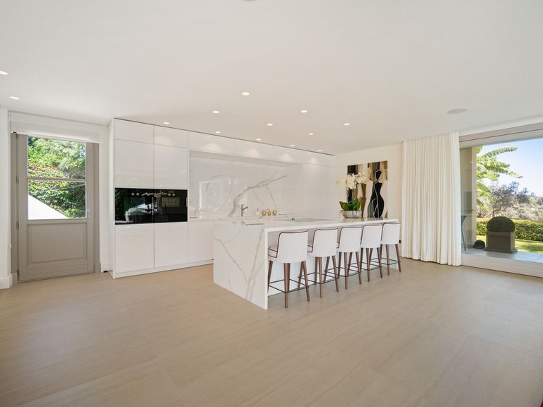 Villa for Sale in Nueva Andalucía, Malaga 7