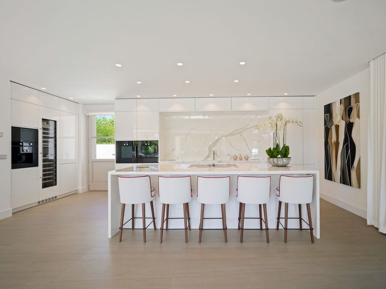 Villa for Sale in Nueva Andalucía, Malaga 8