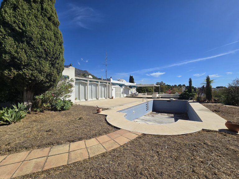 Villa for Sale in Costa del Sol, Marbella, Malaga 25