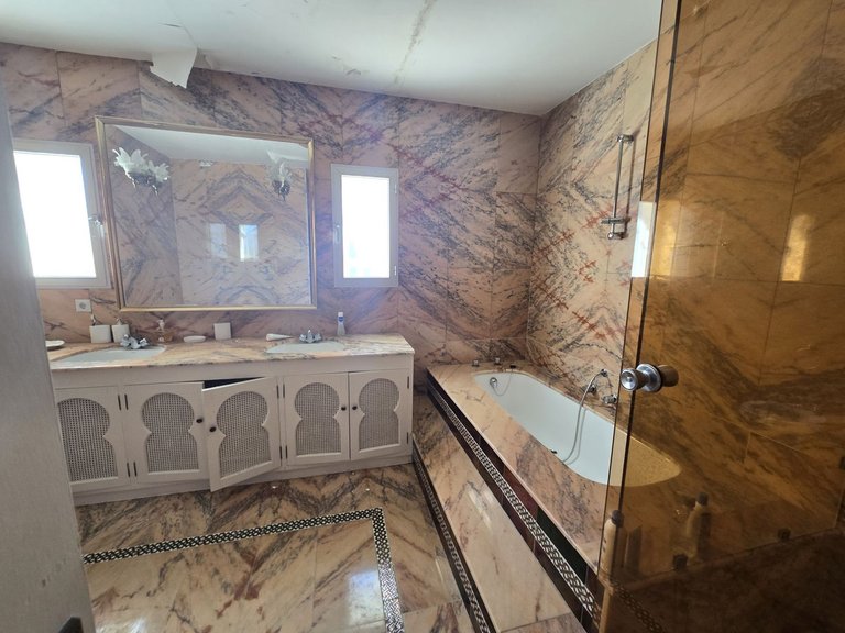 Villa for Sale in Costa del Sol, Marbella, Malaga 42