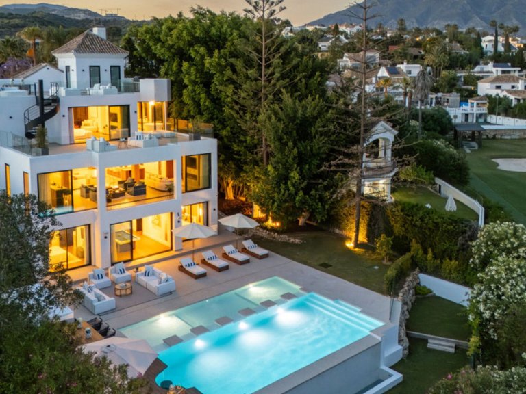 Villa for Sale in Marbella, Malaga 1