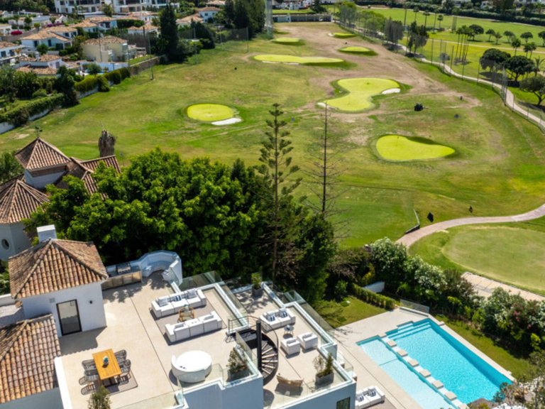 Villa for Sale in Marbella, Malaga 10