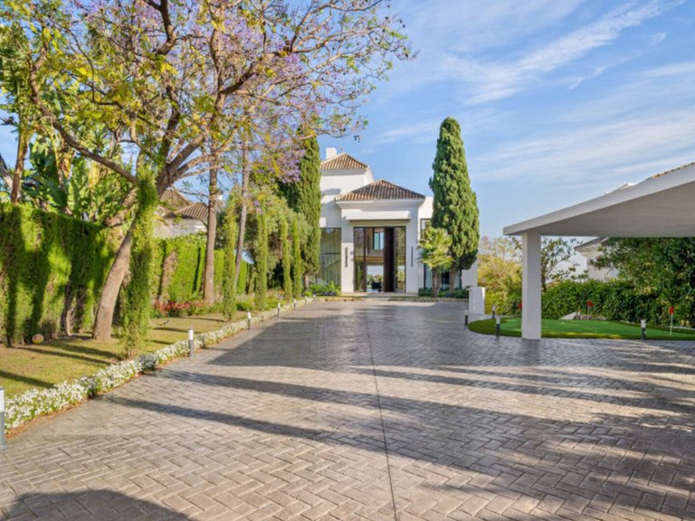 Villa for Sale in Marbella, Malaga 29