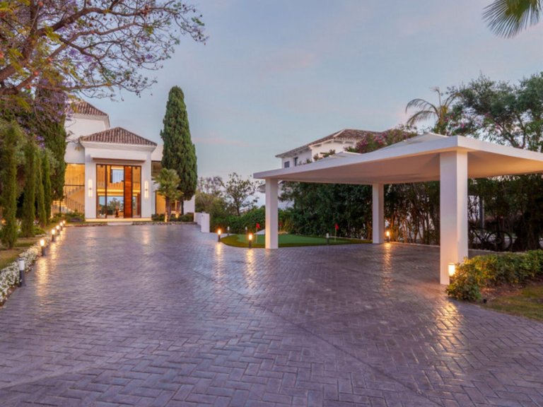Villa for Sale in Marbella, Malaga 3