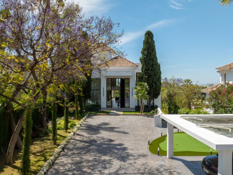 Villa for Sale in Marbella, Malaga 8