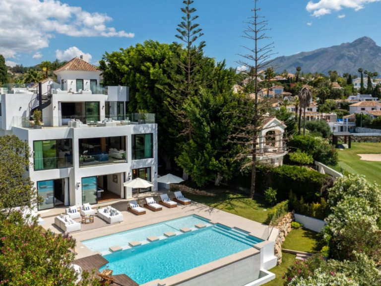 Villa for Sale in Marbella, Malaga 9