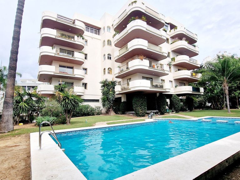 Apartment for Sale in Nueva Andalucía, Malaga 1
