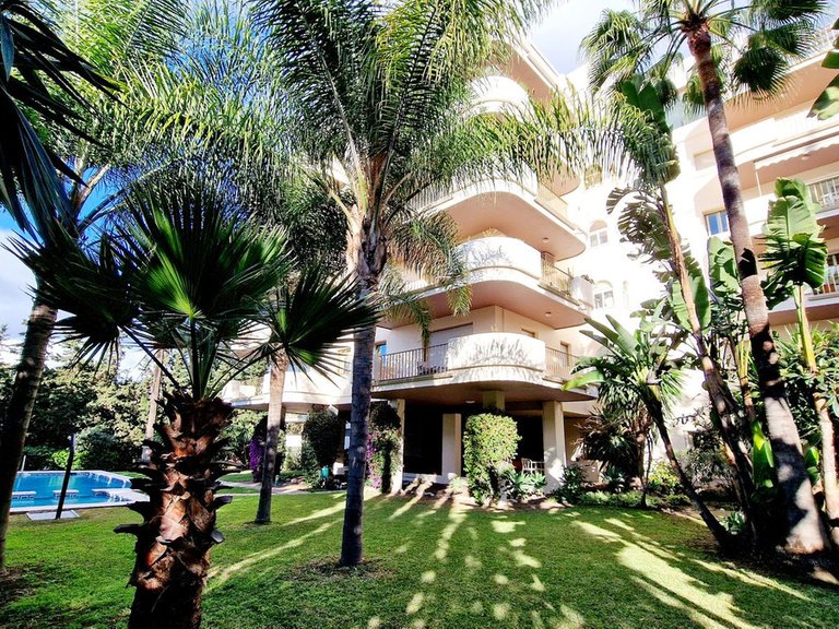 Apartment for Sale in Nueva Andalucía, Malaga 16