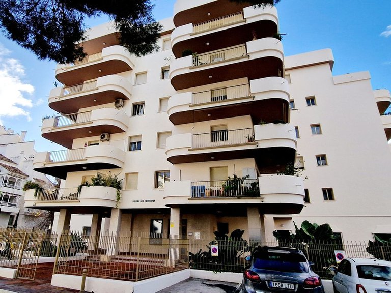 Apartment for Sale in Nueva Andalucía, Malaga 17