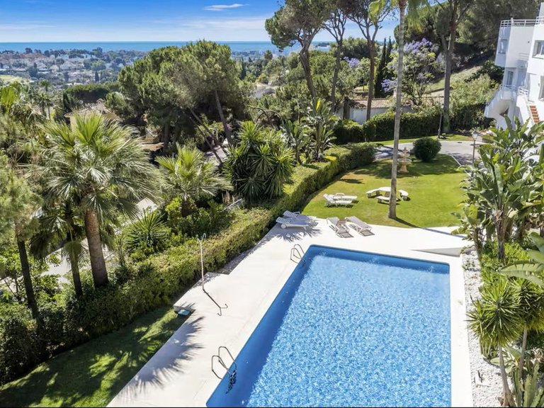 Apartment for Sale in Nueva Andalucía, Malaga 1