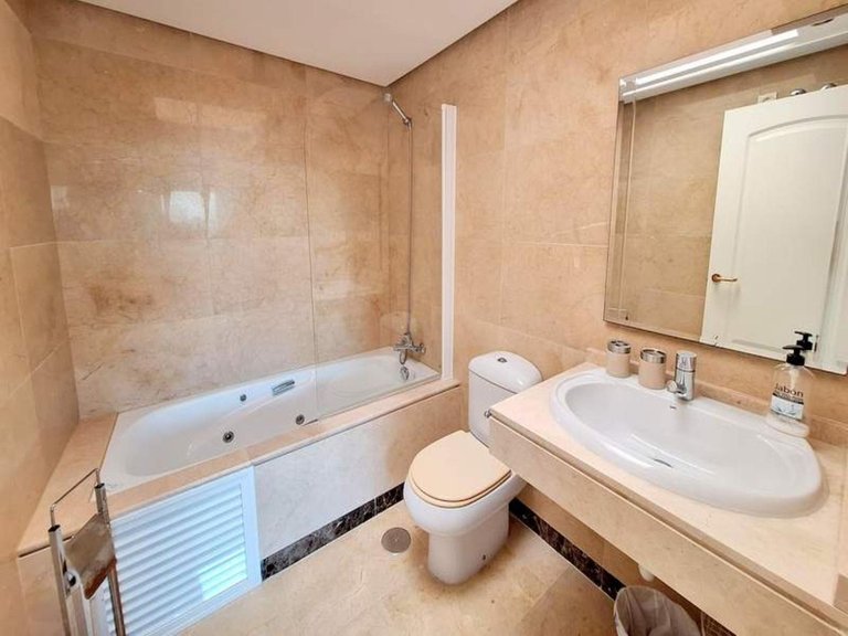 Penthouse for Sale in La Duquesa, Malaga 13