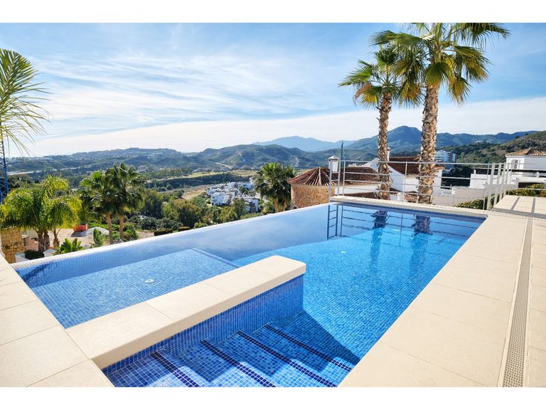 Villa for Sale in Benahavís, Malaga 1