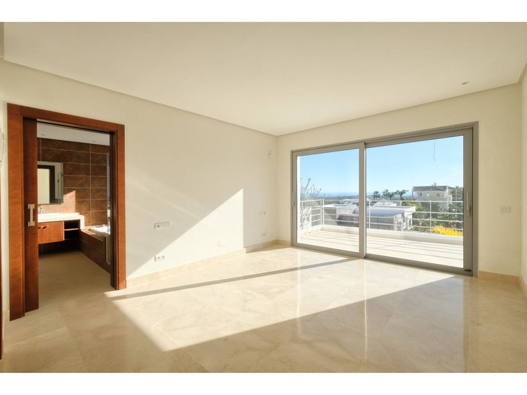 Villa for Sale in Benahavís, Malaga 10