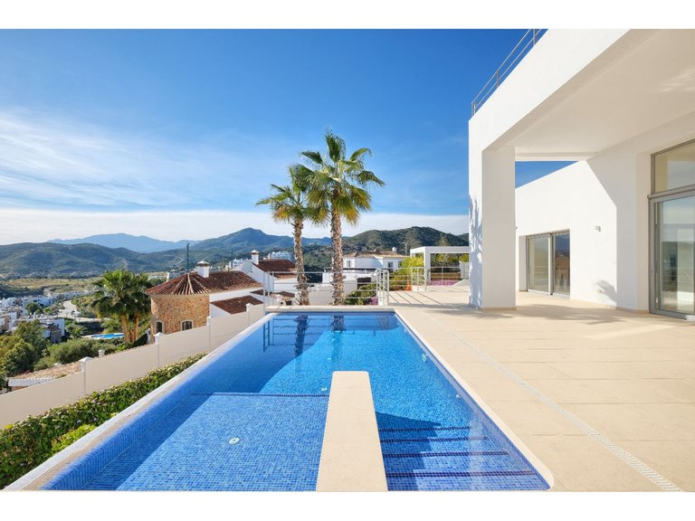Villa for Sale in Benahavís, Malaga 2