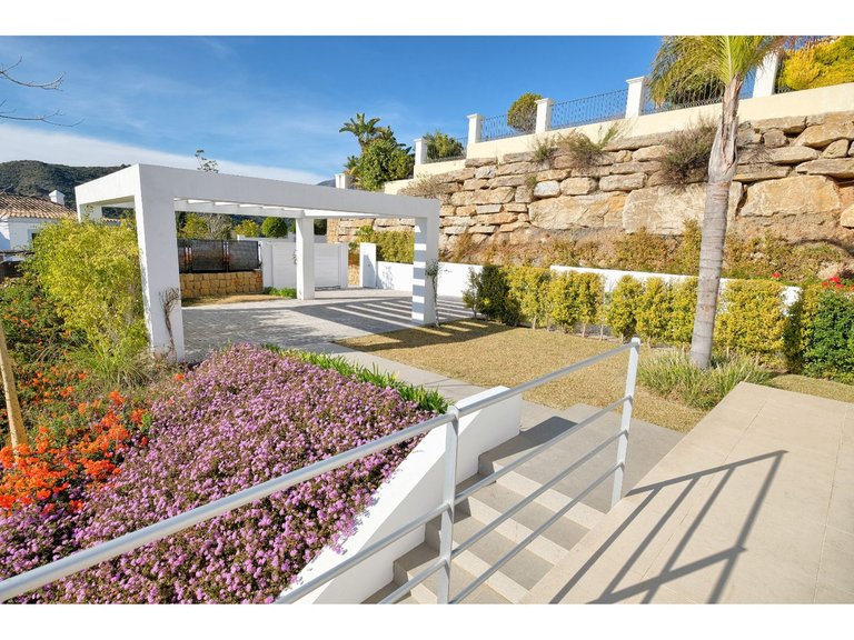 Villa for Sale in Benahavís, Malaga 35