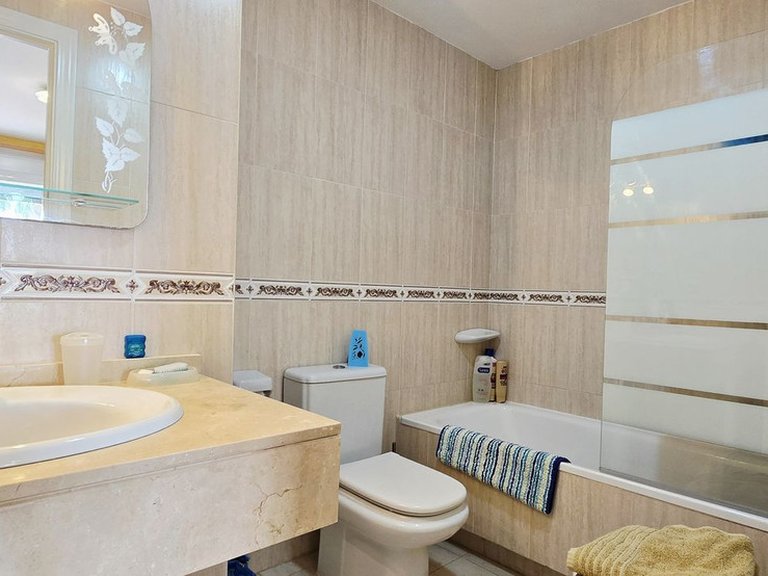 Apartment for Sale in Nueva Andalucía, Malaga 16
