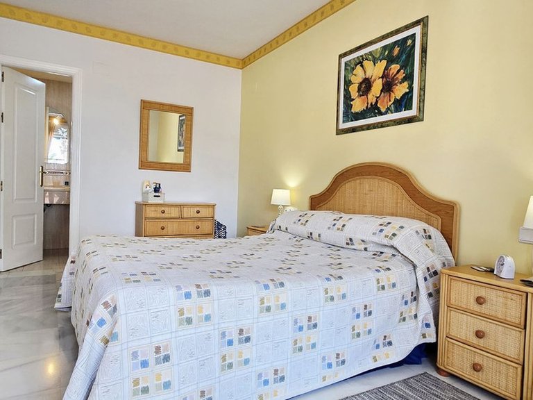 Apartment for Sale in Nueva Andalucía, Malaga 20