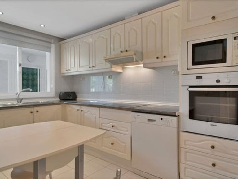 Apartment for Sale in New Golden Mile, Malaga 4