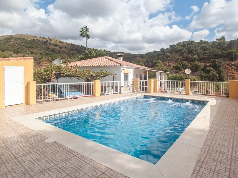 Villa for Sale in Estepona, Malaga 1