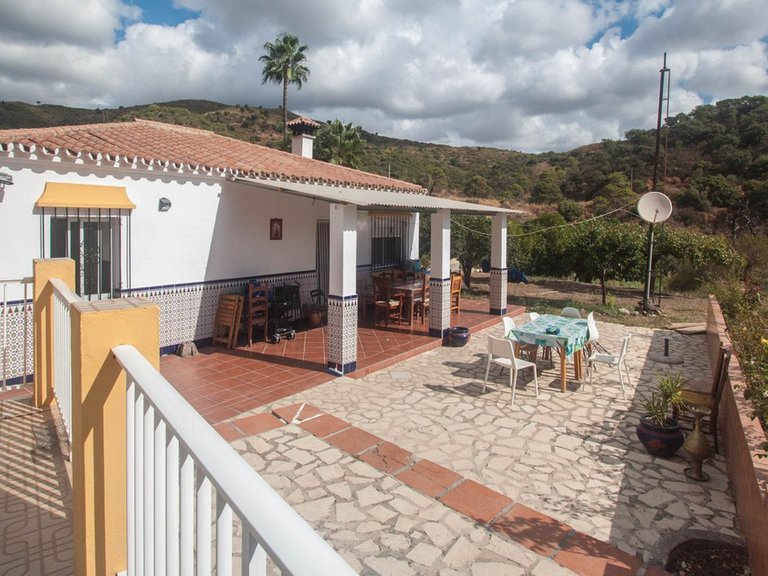 Villa for Sale in Estepona, Malaga 2