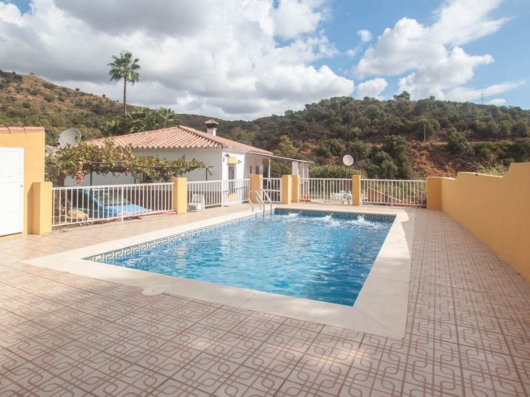 Villa for Sale in Estepona, Malaga 26