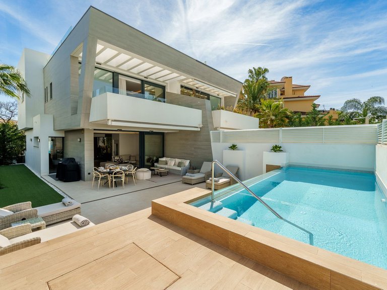 Villa for Sale in Puerto Banús, Malaga 1